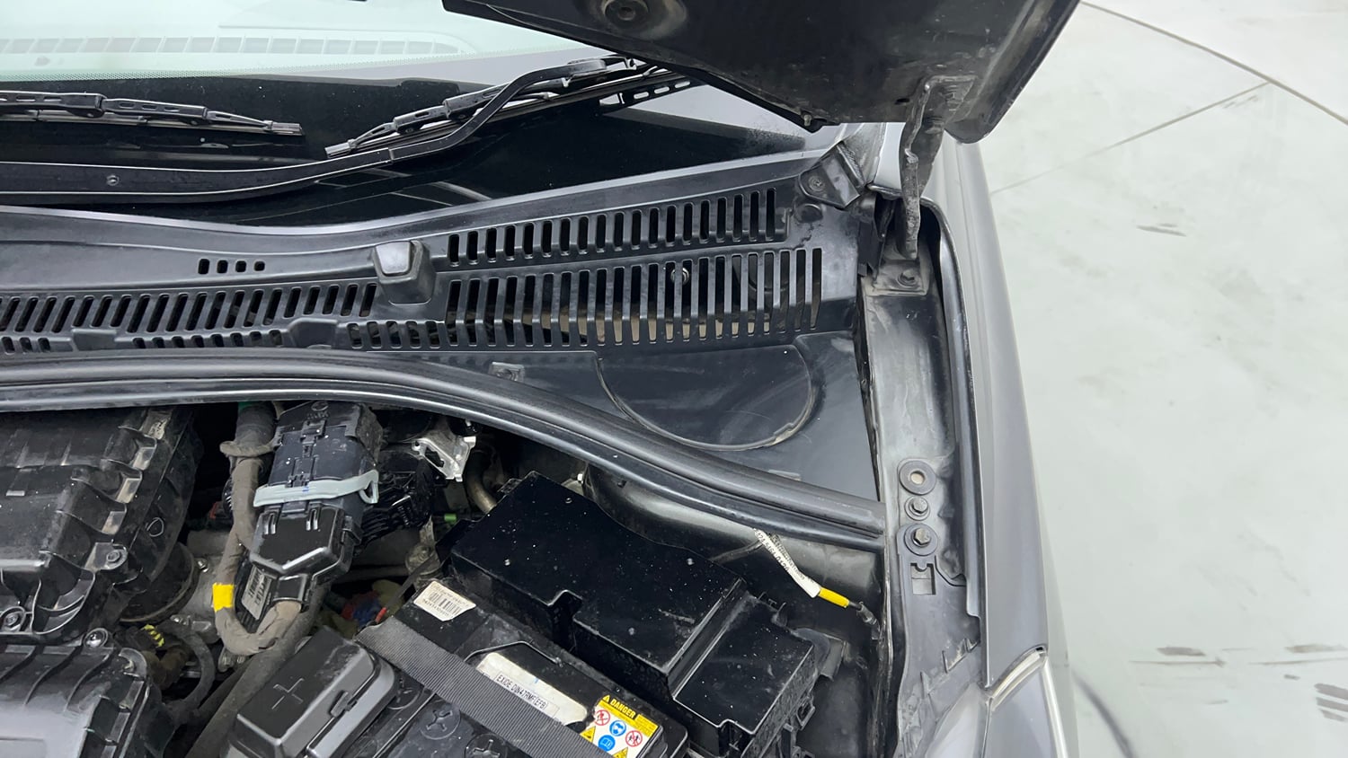 Used 2021 Tata Tigor XZ Plus Petrol Manual engine ENGINE LEFT SIDE HINGE & APRON VIEW