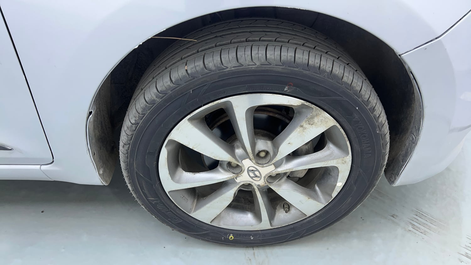 Used 2017 Hyundai Elite i20 Asta 1.2 Petrol Manual tyres RIGHT FRONT TYRE RIM VIEW
