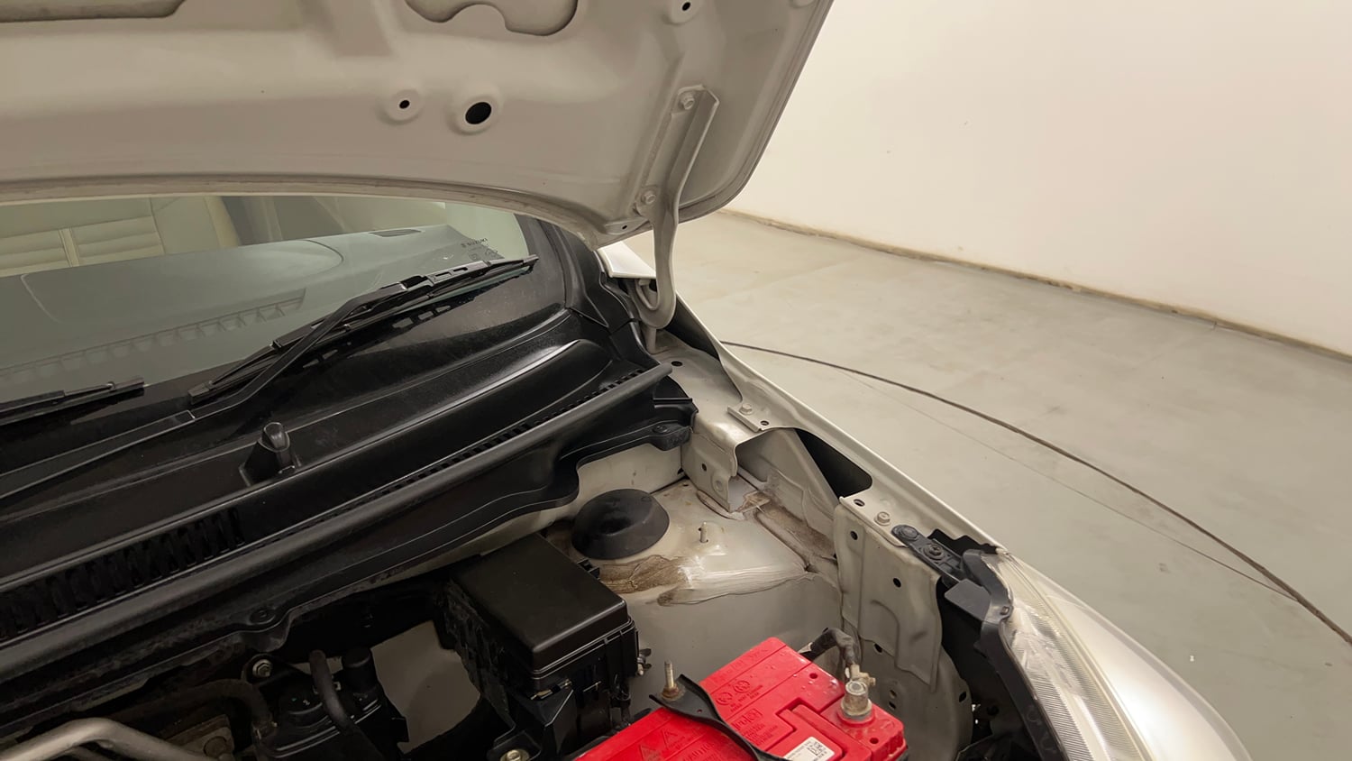 Used 2017 Maruti Suzuki Celerio ZXi Petrol Manual engine ENGINE LEFT SIDE HINGE & APRON VIEW