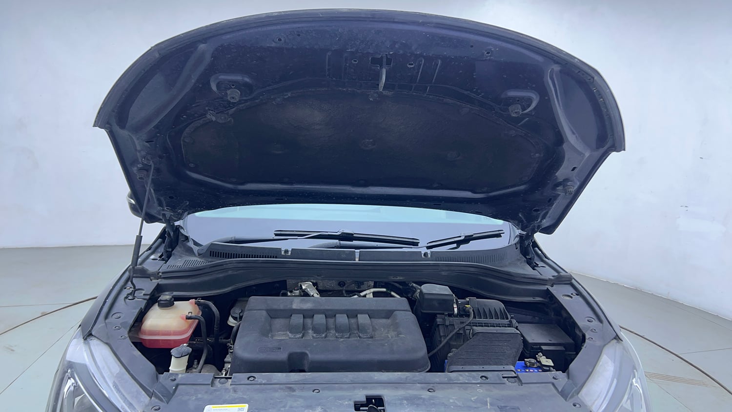 Used 2023 Mahindra XUV700 AX 3 Diesel MT 7 STR Diesel Manual engine ENGINE & BONNET OPEN FRONT VIEW