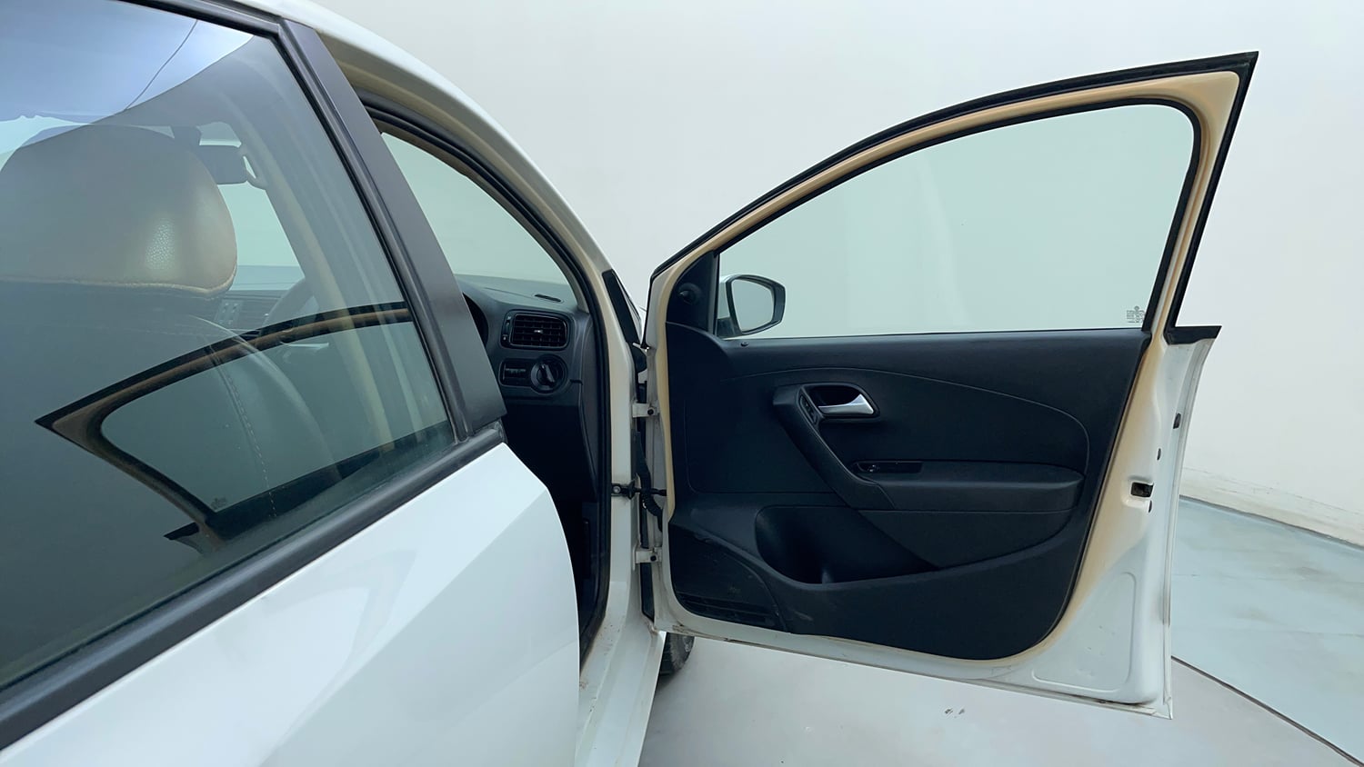 Used 2015 Volkswagen Polo Trendline 1.2L (P) Petrol Manual interior RIGHT FRONT DOOR OPEN VIEW