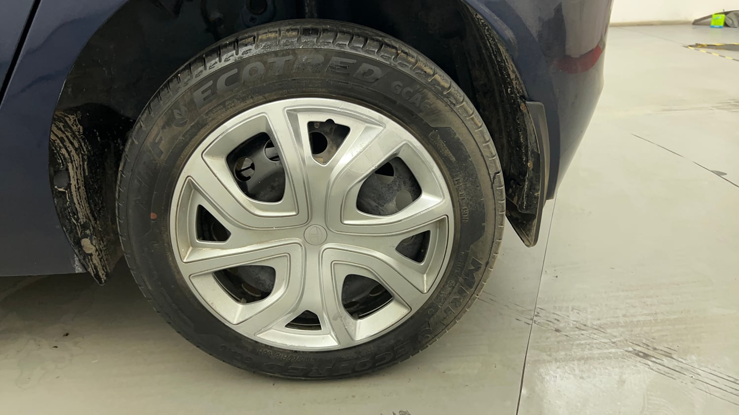 Used 2024 Tata Altroz XM Petrol Petrol Manual tyres LEFT REAR TYRE RIM VIEW