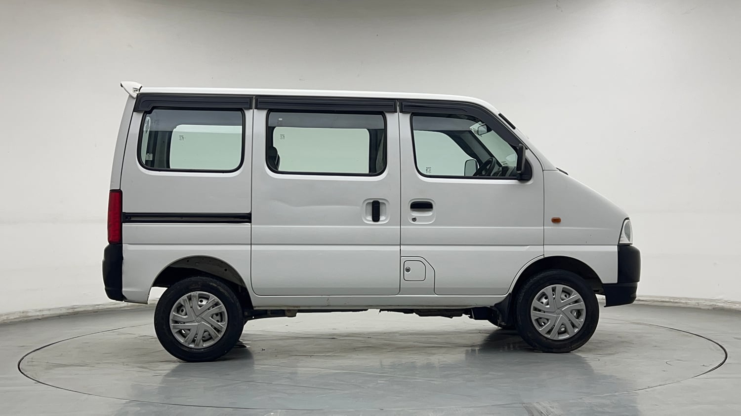 Used 2024 Maruti Suzuki Eeco 5 STR AC (O) CNG Cng Manual exterior RIGHT SIDE VIEW
