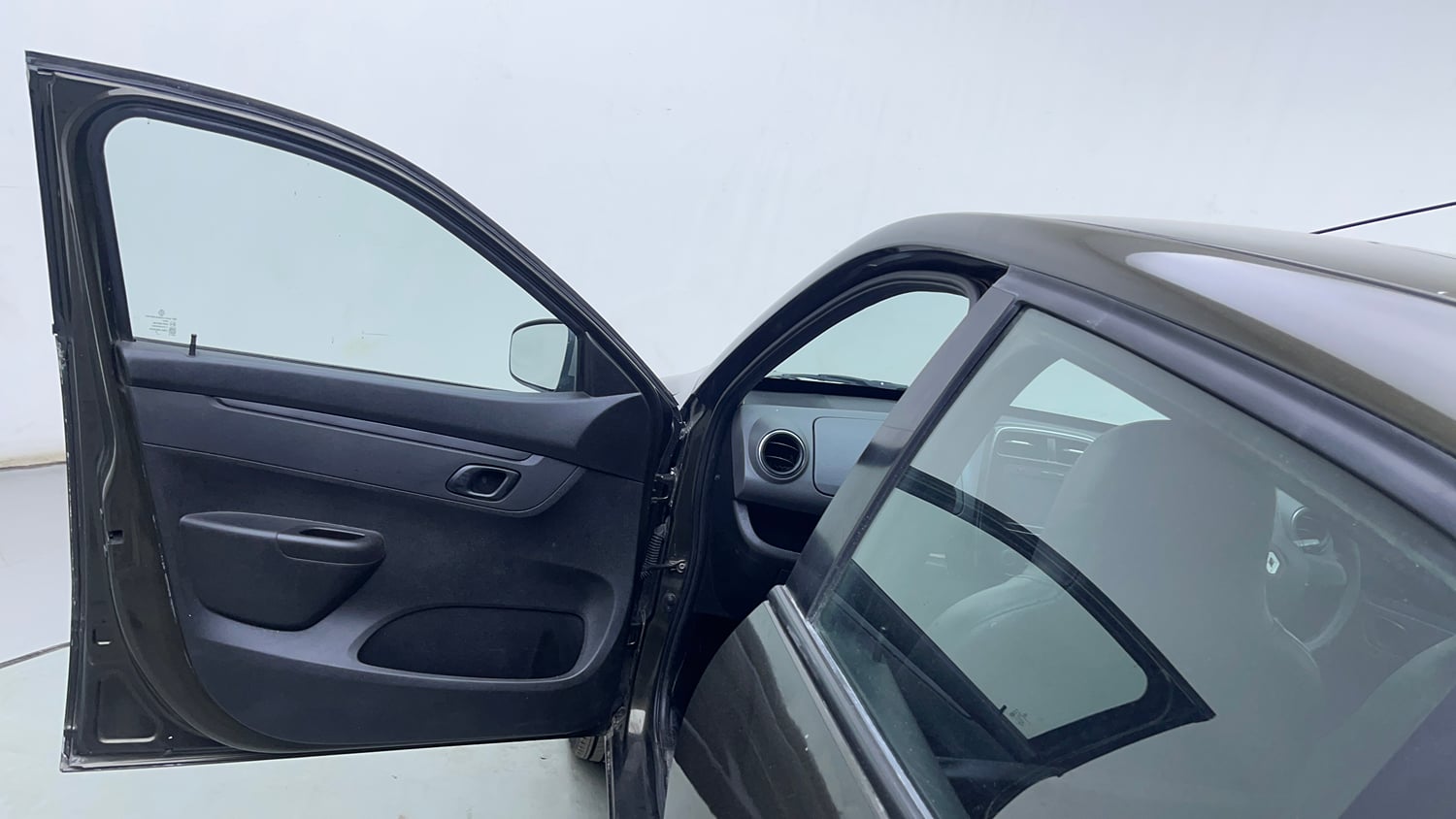 Used 2018 Renault Kwid 1.0 RXT AMT Petrol Automatic interior LEFT FRONT DOOR OPEN VIEW