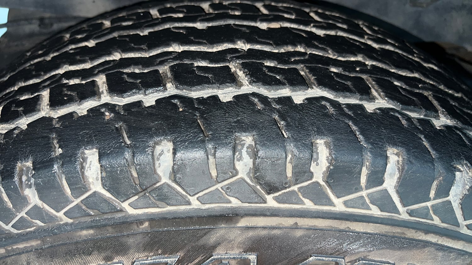 Used 2022 mahindra Thar LX Hard Top Petrol AT 4WD Petrol Automatic tyres RIGHT REAR TYRE TREAD VIEW