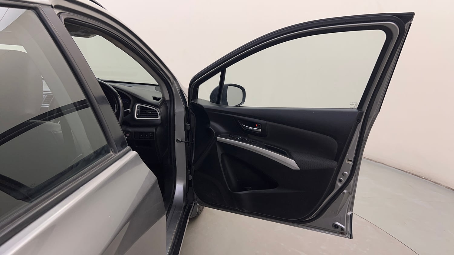 Used 2016 Maruti Suzuki S-Cross Zeta 1.3 Diesel Manual interior RIGHT FRONT DOOR OPEN VIEW
