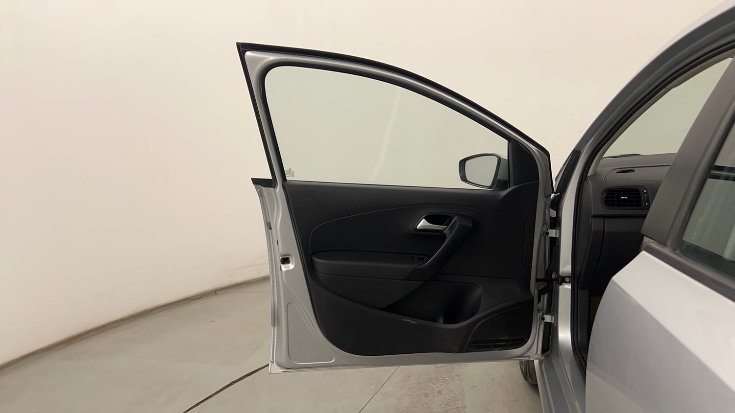 Used 2018 Volkswagen Ameo Comfortline 1.2L (P) Petrol Manual interior LEFT FRONT DOOR OPEN VIEW