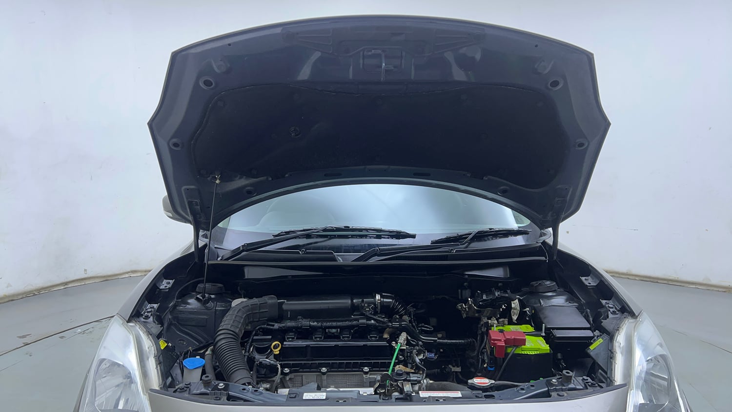 Used 2022 Maruti Suzuki Swift VXi Petrol Manual engine ENGINE & BONNET OPEN FRONT VIEW