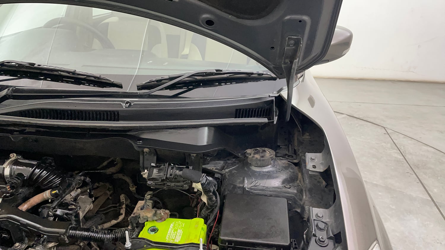 Used 2019 Maruti Suzuki Dzire VXi Petrol Manual engine ENGINE LEFT SIDE HINGE & APRON VIEW
