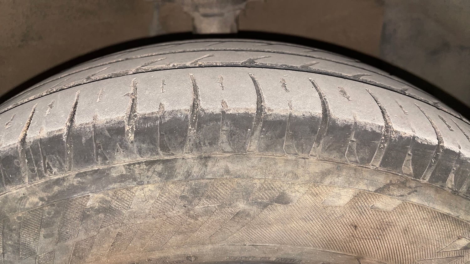 Used 2015 Hyundai Grand i10 Asta 1.2 Kappa VTVT Petrol Manual tyres RIGHT FRONT TYRE TREAD VIEW