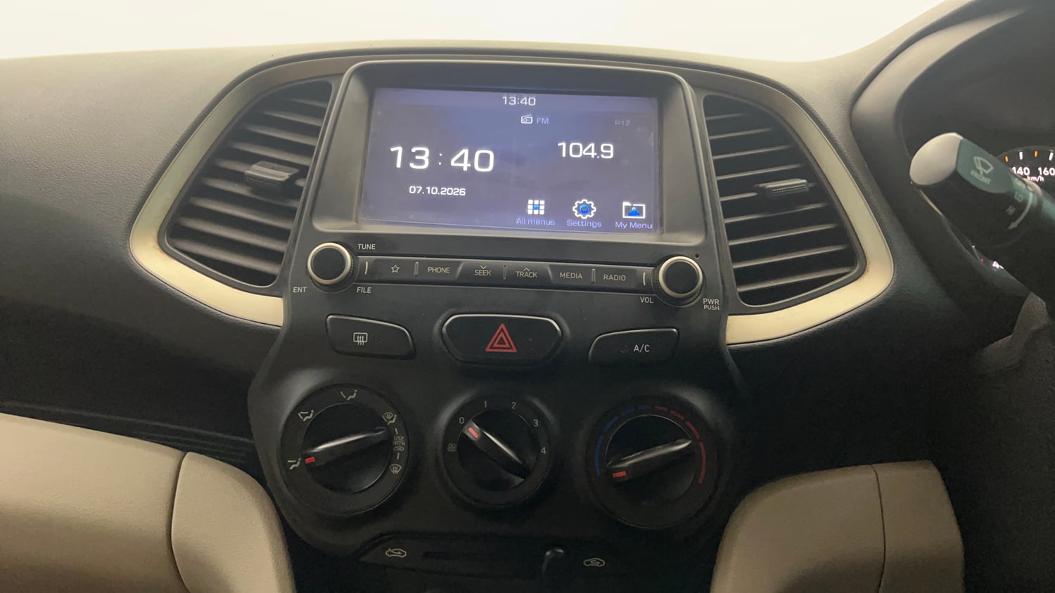 Used 2018 Hyundai Santro Sportz Petrol Manual top_features Integrated (in-dash) music system