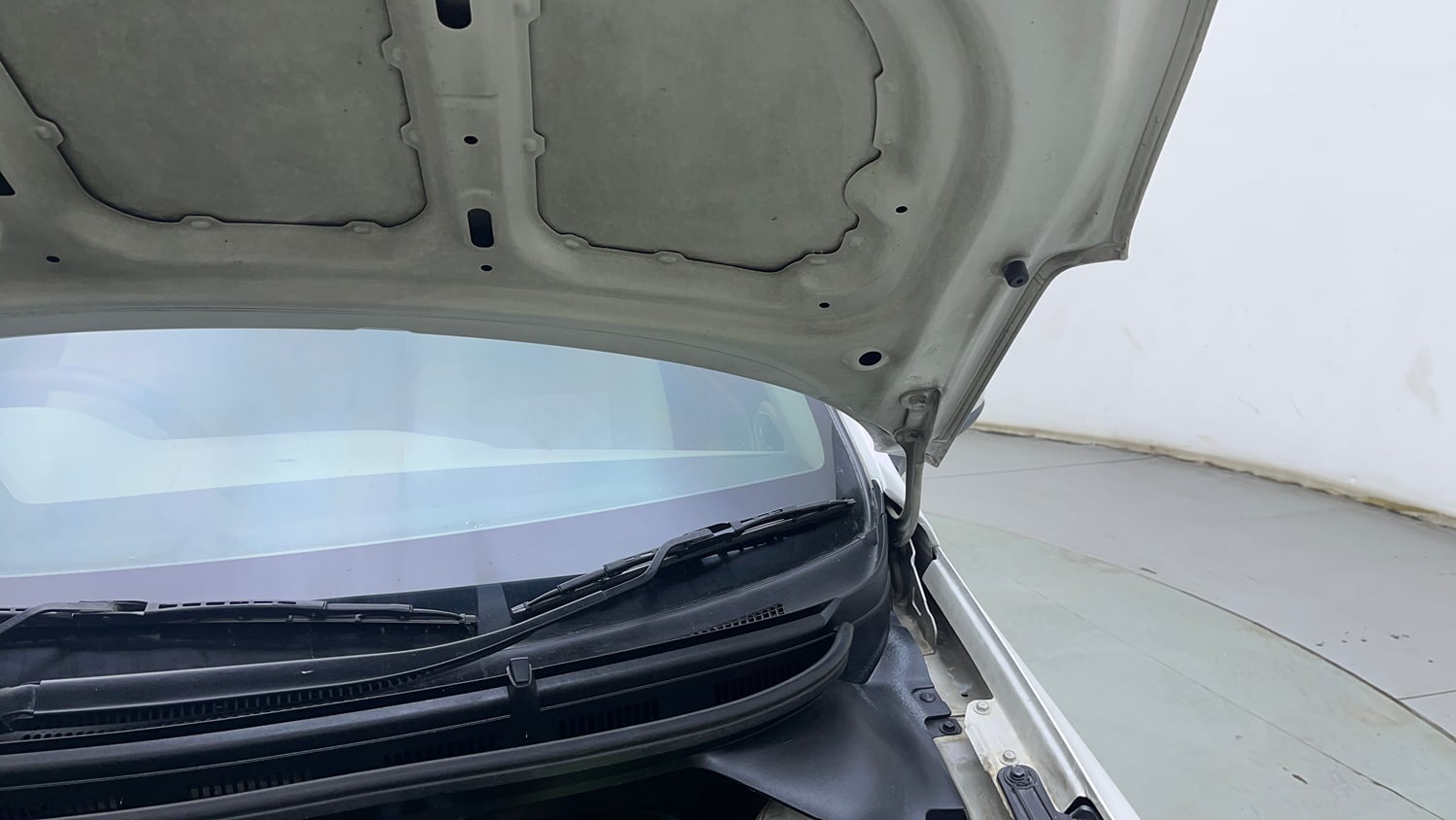 Used 2018 Hyundai Elite i20 Magna Executive 1.4 CRDI Diesel Manual engine ENGINE LEFT SIDE HINGE & APRON VIEW