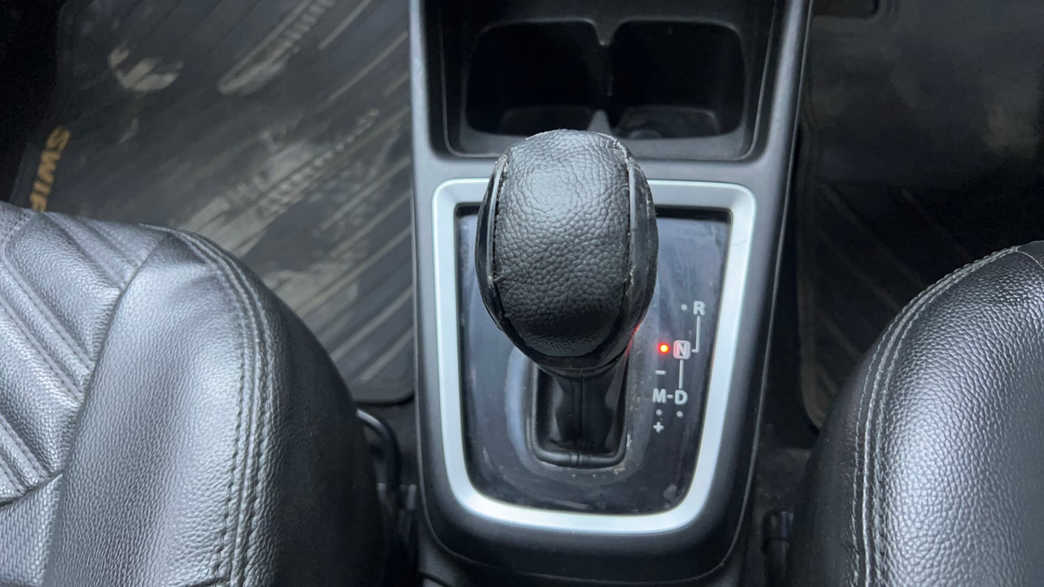 Used 2019 Maruti Suzuki Swift VXi AMT Petrol Automatic interior GEAR  KNOB VIEW