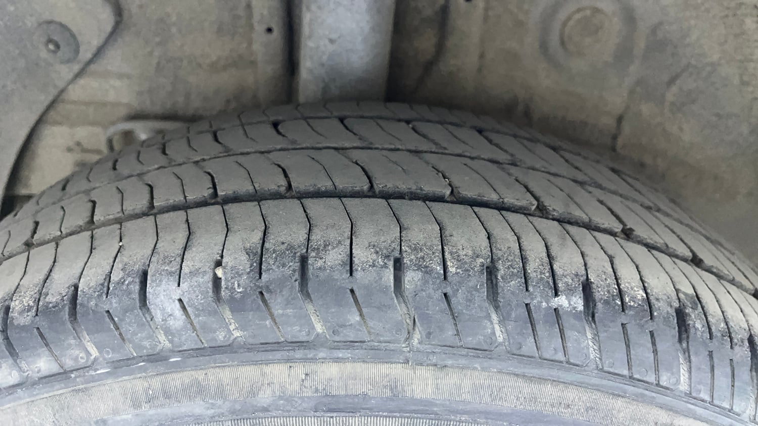 Used 2018 Hyundai Elite i20 Magna Executive 1.4 CRDI Diesel Manual tyres RIGHT REAR TYRE TREAD VIEW