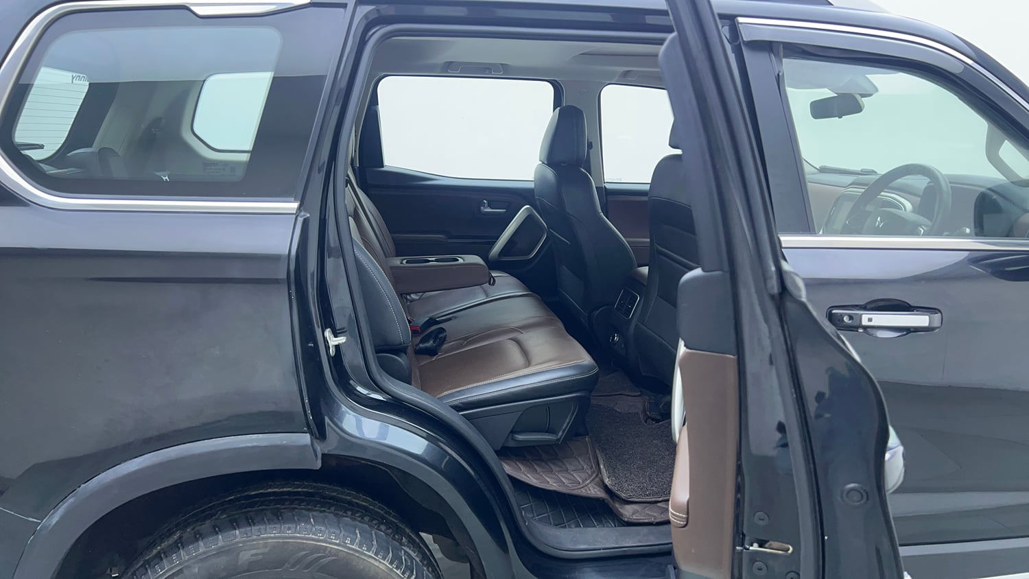 Used 2022 Mahindra Scorpio N Z8 L Petrol AT 7 STR Petrol Automatic interior RIGHT SIDE REAR DOOR CABIN VIEW