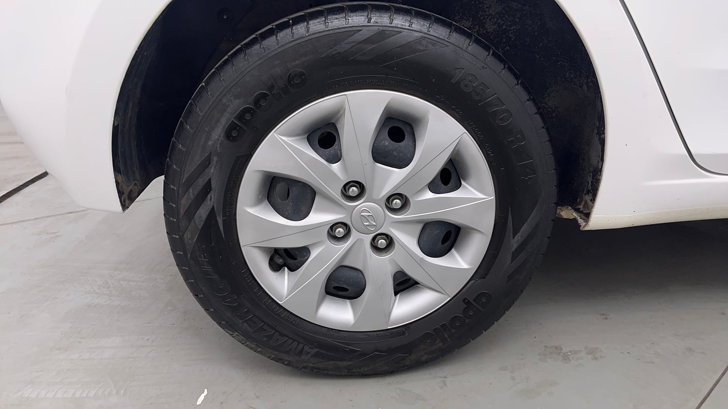 Used 2019 Hyundai Elite i20 Magna Plus 1.2 Petrol Manual tyres RIGHT REAR TYRE RIM VIEW