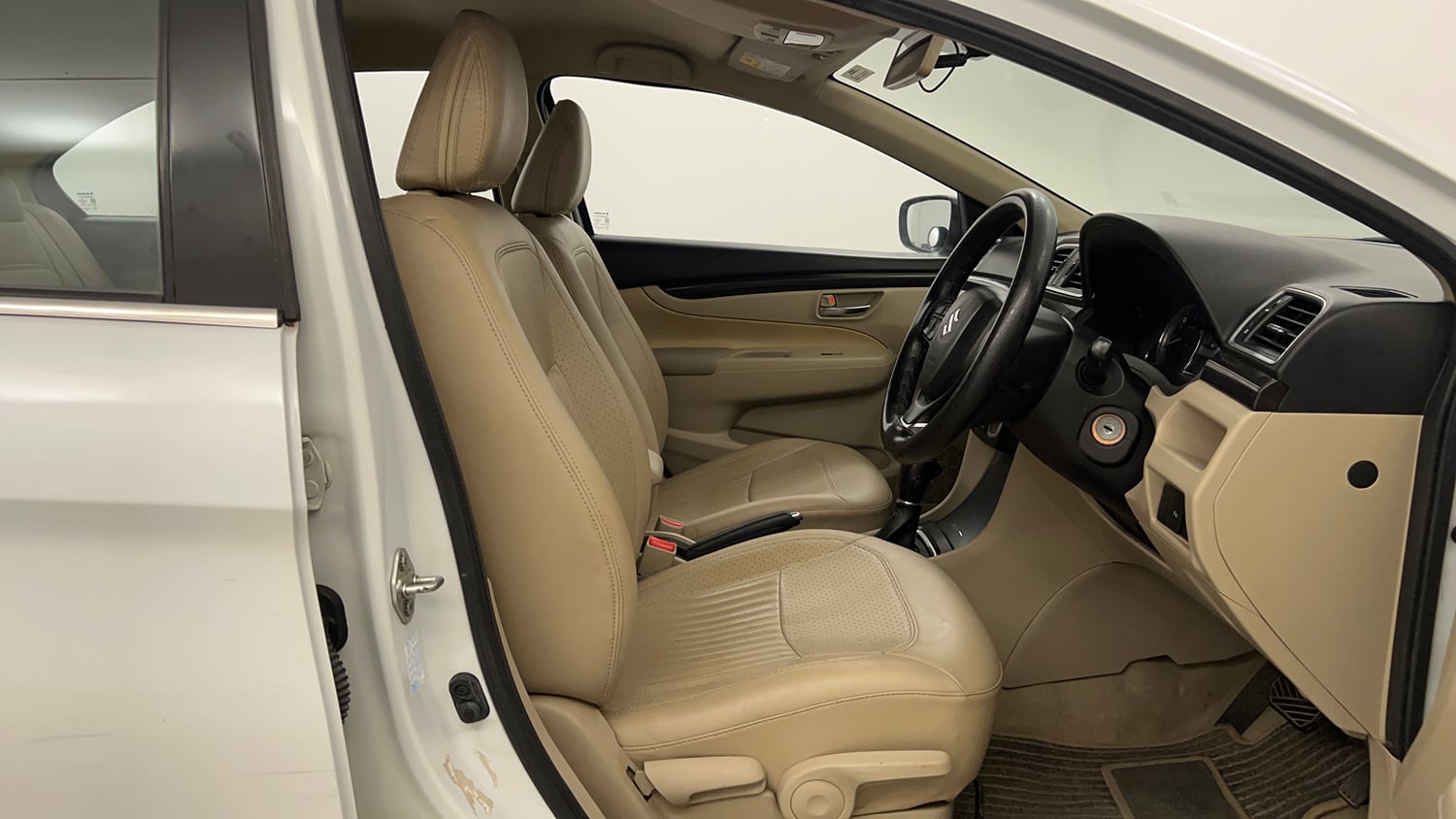 Used 2018 Maruti Suzuki Ciaz Delta 1.4 AT Petrol Automatic interior RIGHT SIDE FRONT DOOR CABIN VIEW