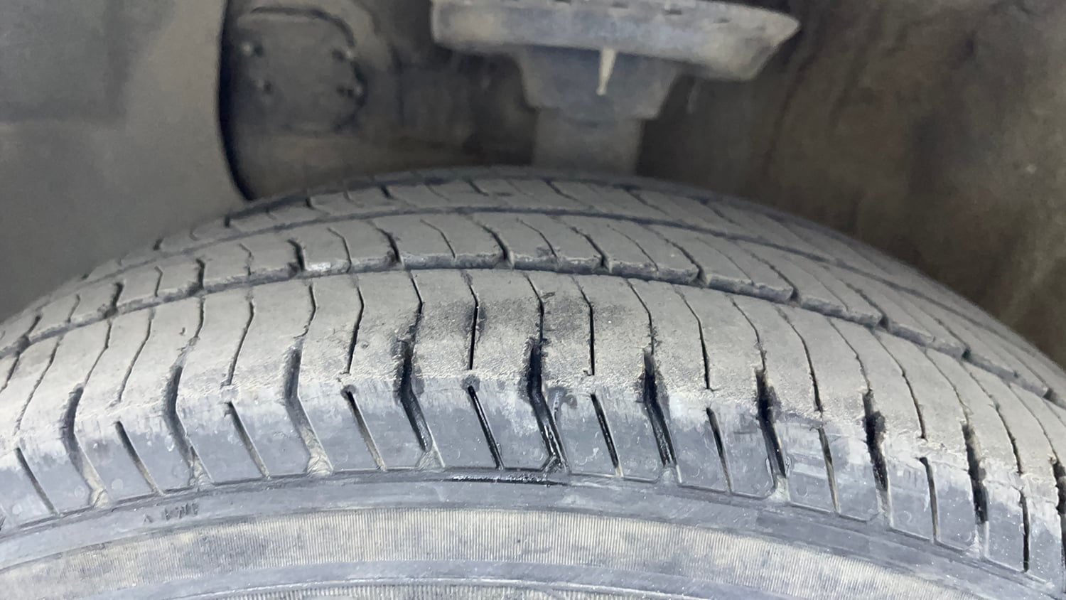 Used 2018 Hyundai Elite i20 Magna Executive 1.4 CRDI Diesel Manual tyres LEFT FRONT TYRE TREAD VIEW