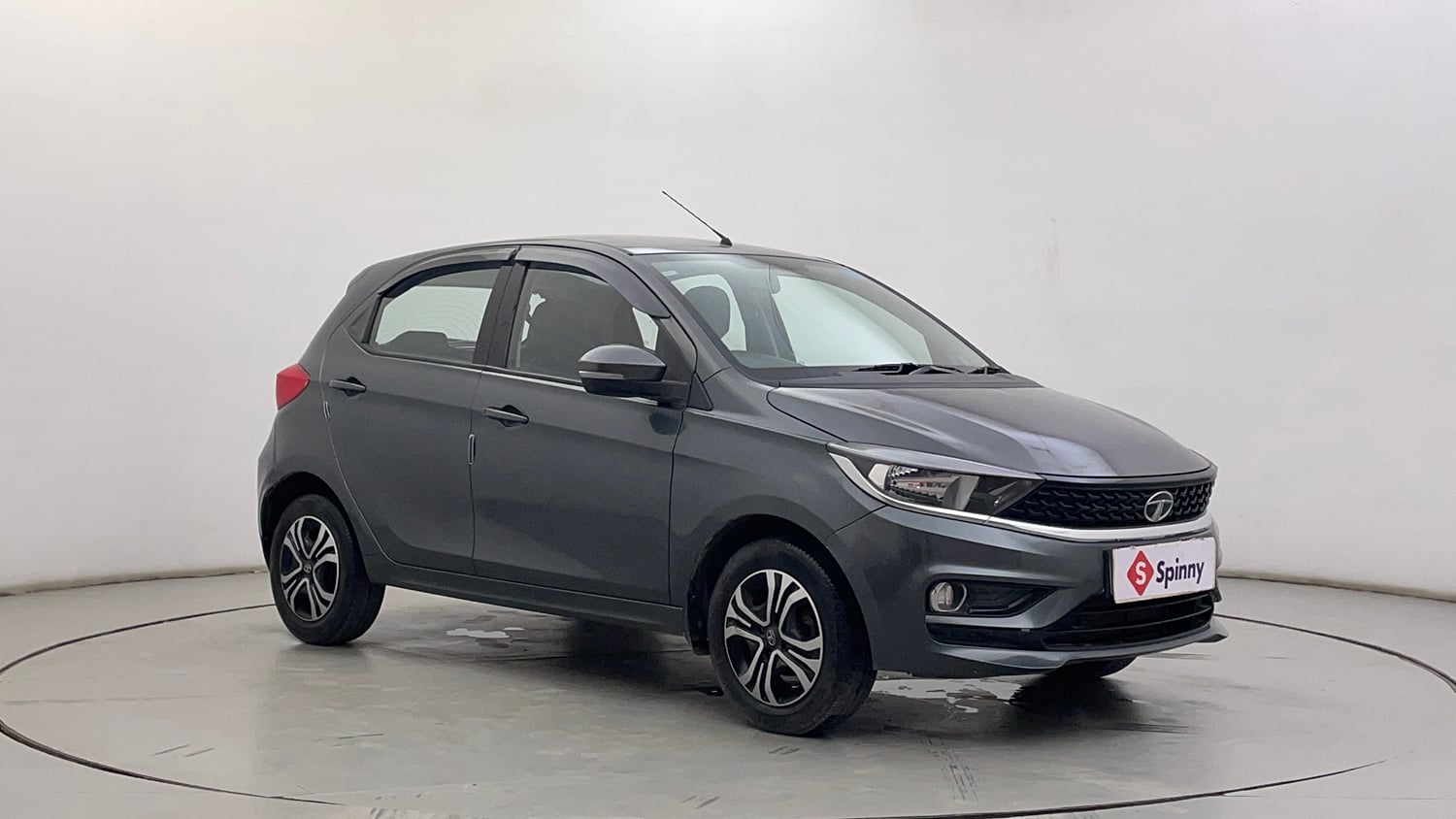 Used 2021 Tata Tiago XZ Petrol Manual exterior RIGHT FRONT CORNER VIEW