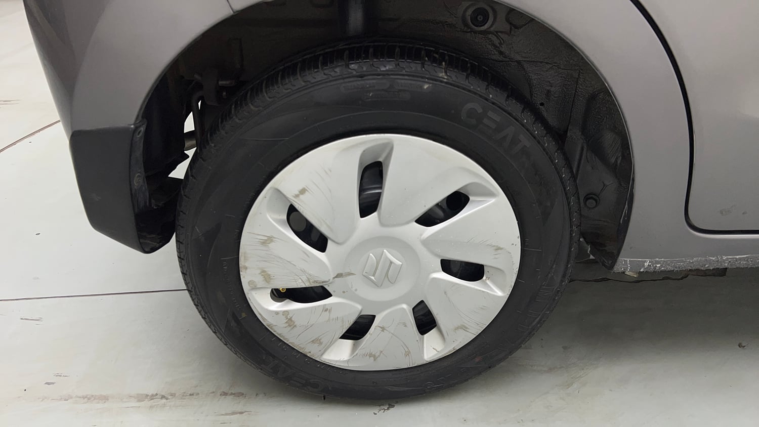 Used 2016 Maruti Suzuki Celerio ZXi AMT Petrol Automatic tyres RIGHT REAR TYRE RIM VIEW