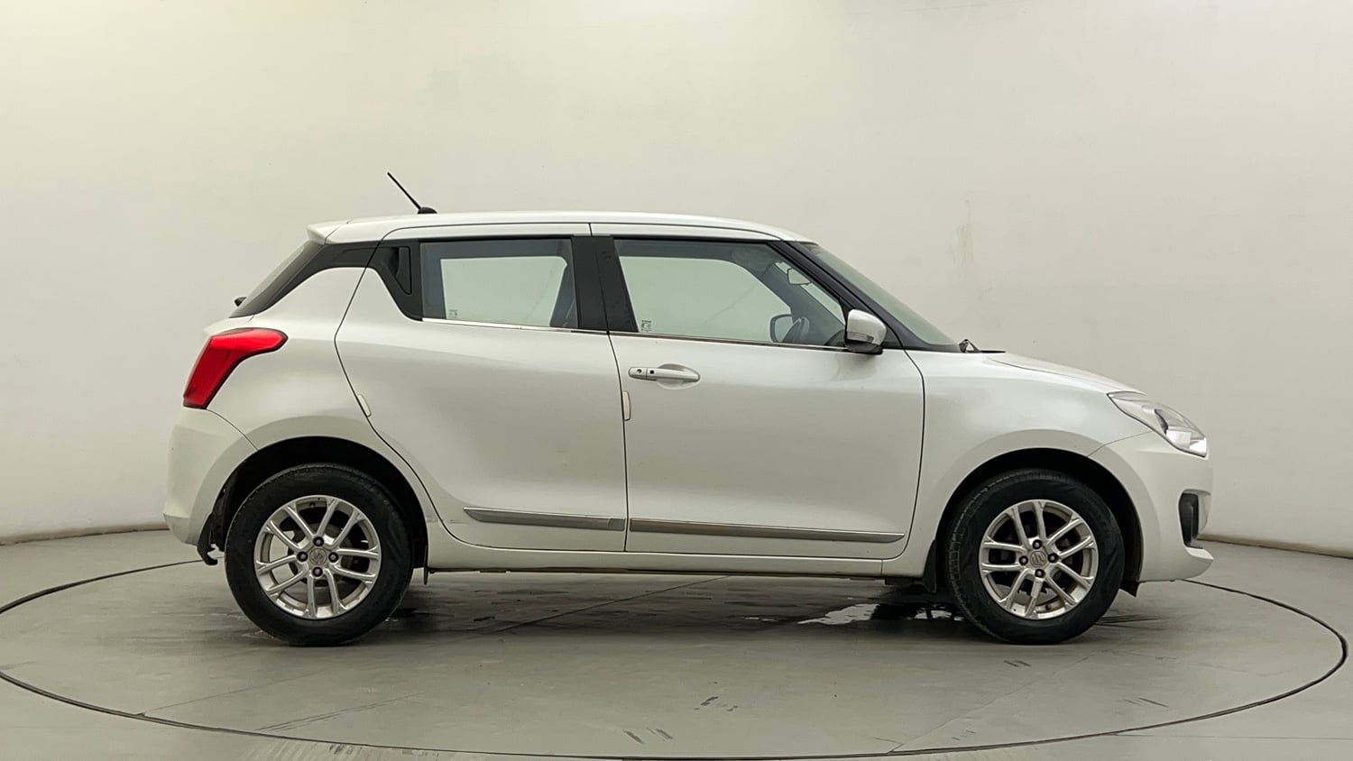 Used 2019 Maruti Suzuki Swift ZXi Petrol Manual exterior RIGHT SIDE VIEW