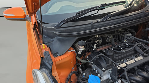 Used 2018 Hyundai Elite i20 Asta 1.2 Petrol Manual engine ENGINE RIGHT SIDE HINGE & APRON VIEW