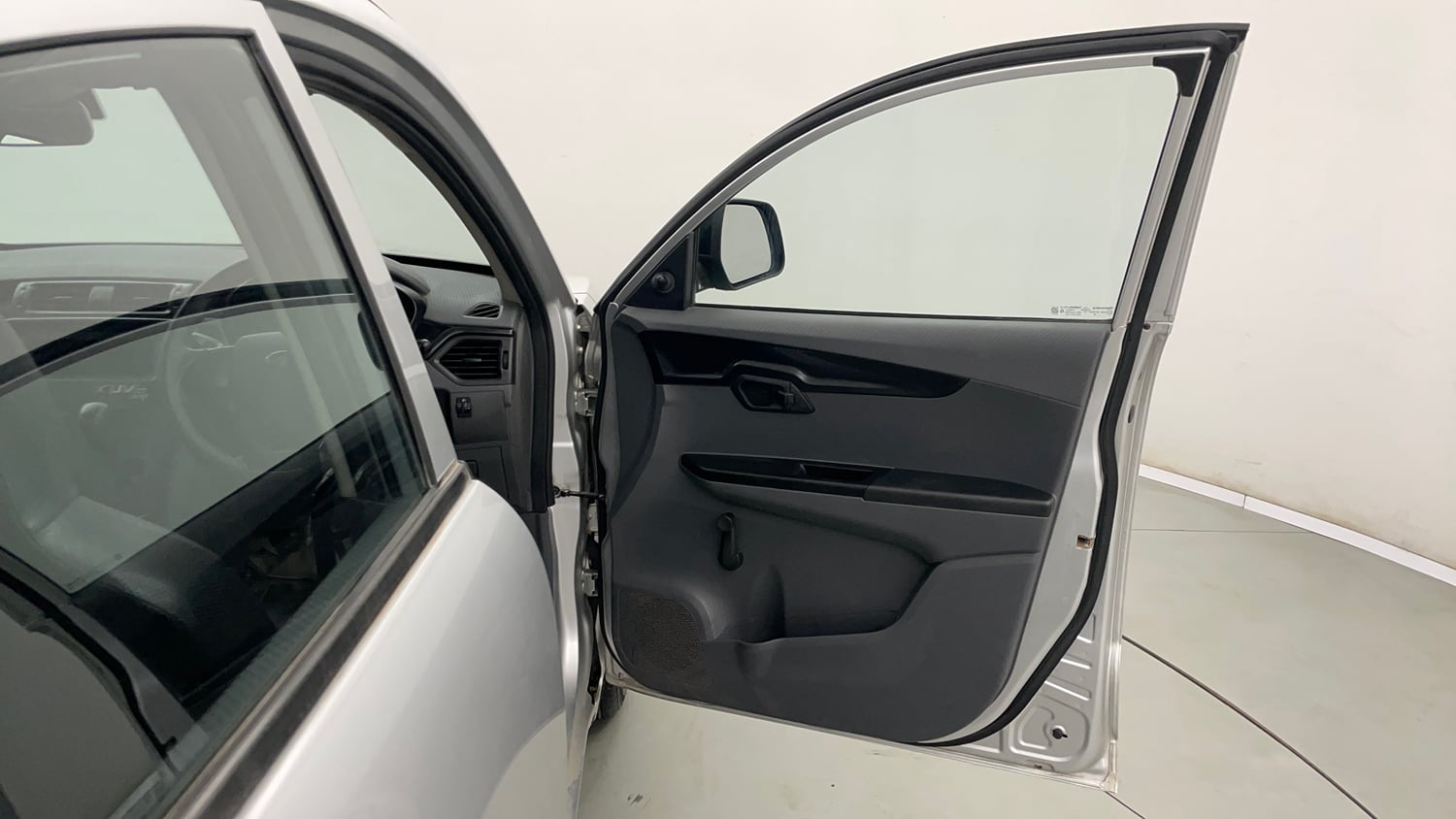 Used 2018 Mahindra KUV100 NXT K2 6 STR Petrol Manual interior RIGHT FRONT DOOR OPEN VIEW