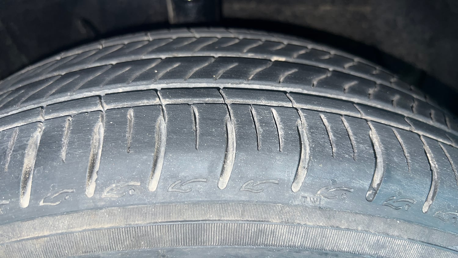 Used 2023 Hyundai Aura SX 1.2 Petrol Petrol Manual tyres RIGHT FRONT TYRE TREAD VIEW