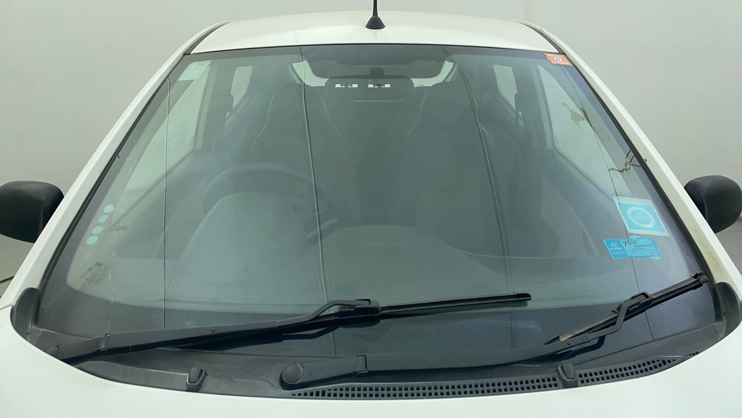 Used 2015 Hyundai Eon Magna + Petrol Manual exterior FRONT WINDSHIELD VIEW