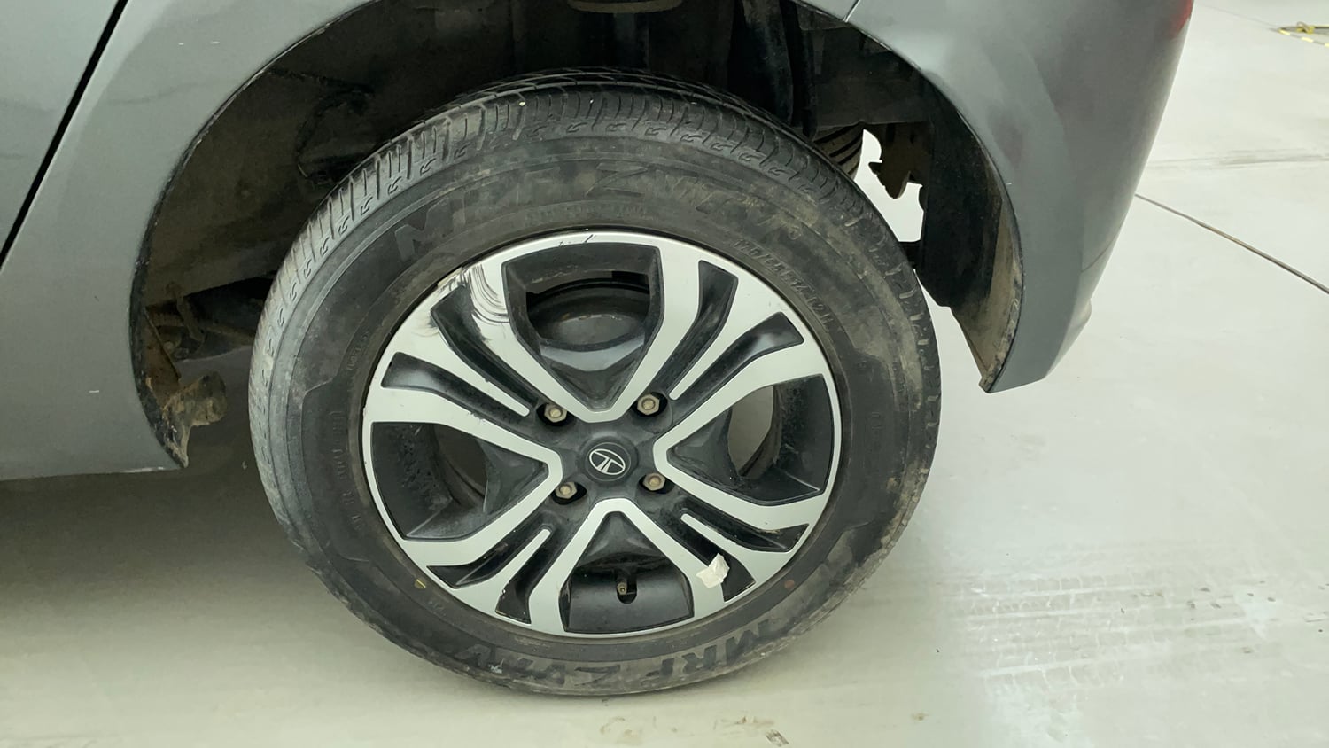 Used 2024 Tata Tiago XT Rhythm iCNG Cng Manual tyres LEFT REAR TYRE RIM VIEW