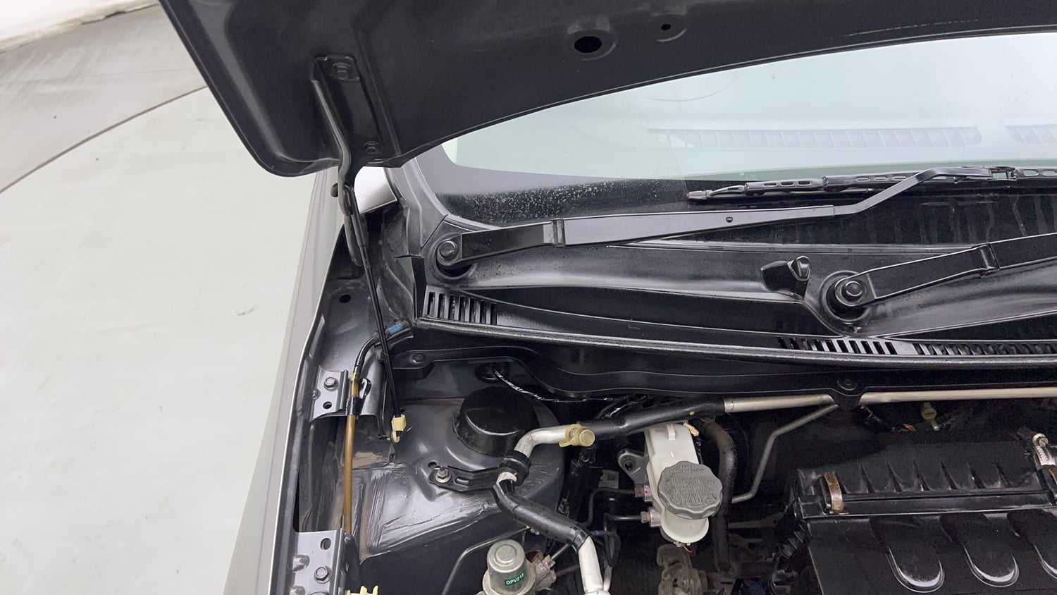 Used 2016 Maruti Suzuki Celerio ZXi AMT Petrol Automatic engine ENGINE RIGHT SIDE HINGE & APRON VIEW