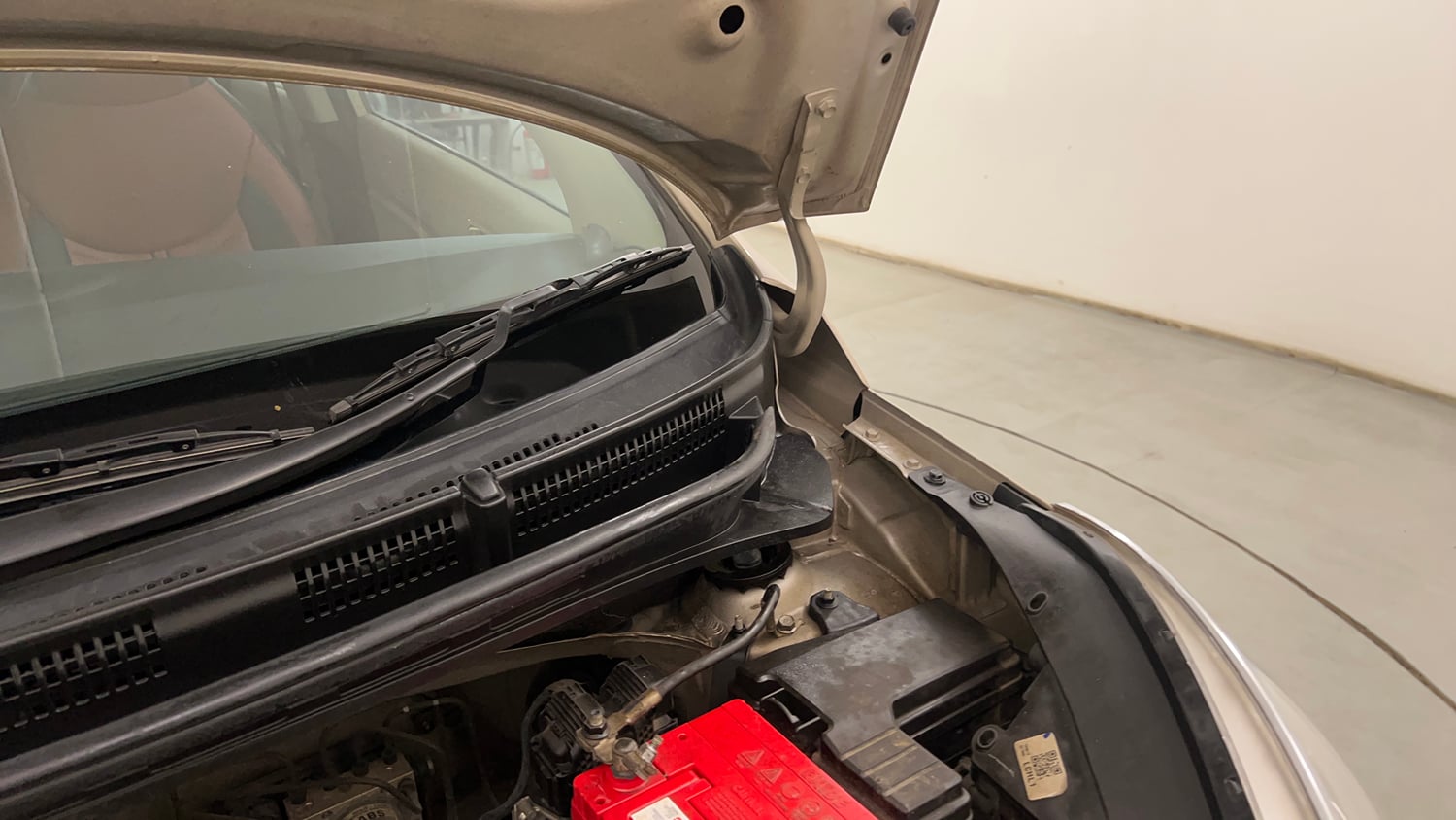Used 2019 Hyundai Santro Sportz Petrol Manual engine ENGINE LEFT SIDE HINGE & APRON VIEW