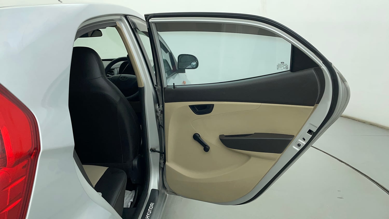 Used 2016 Hyundai Eon Era + Petrol Manual interior RIGHT REAR DOOR OPEN VIEW