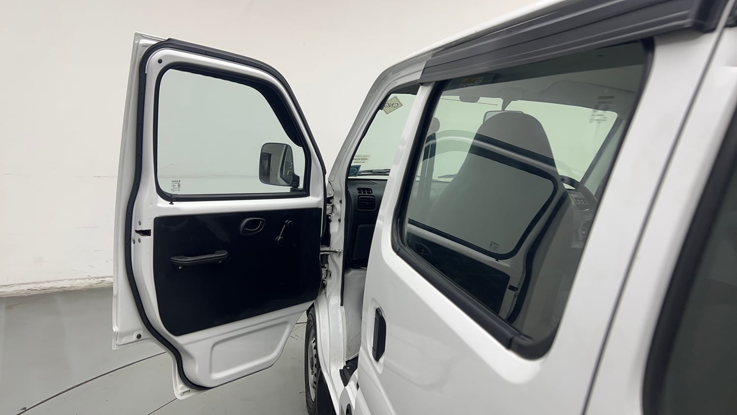 Used 2024 Maruti Suzuki Eeco 5 STR AC (O) CNG Cng Manual interior LEFT FRONT DOOR OPEN VIEW