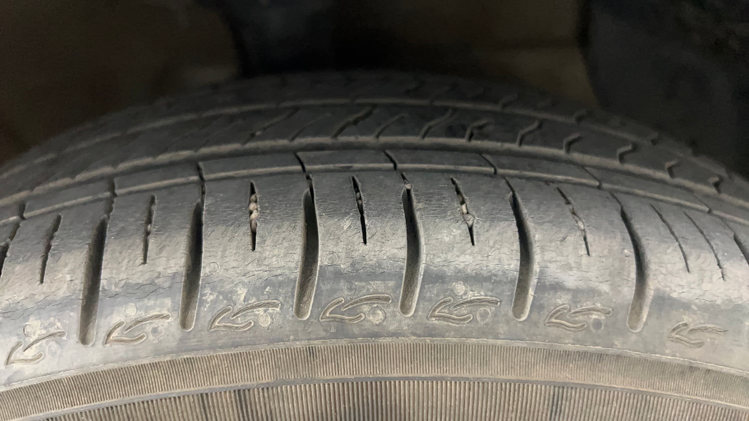 Used 2024 Hyundai Grand i10 Nios Asta 1.2 Kappa AMT Petrol Automatic tyres RIGHT FRONT TYRE TREAD VIEW