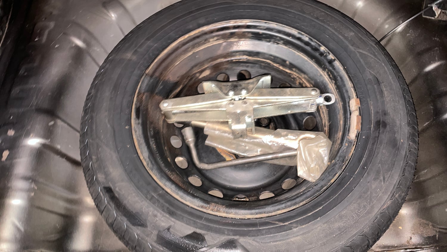 Used 2020 Renault Kwid RXT Petrol Manual tyres SPARE TYRE VIEW