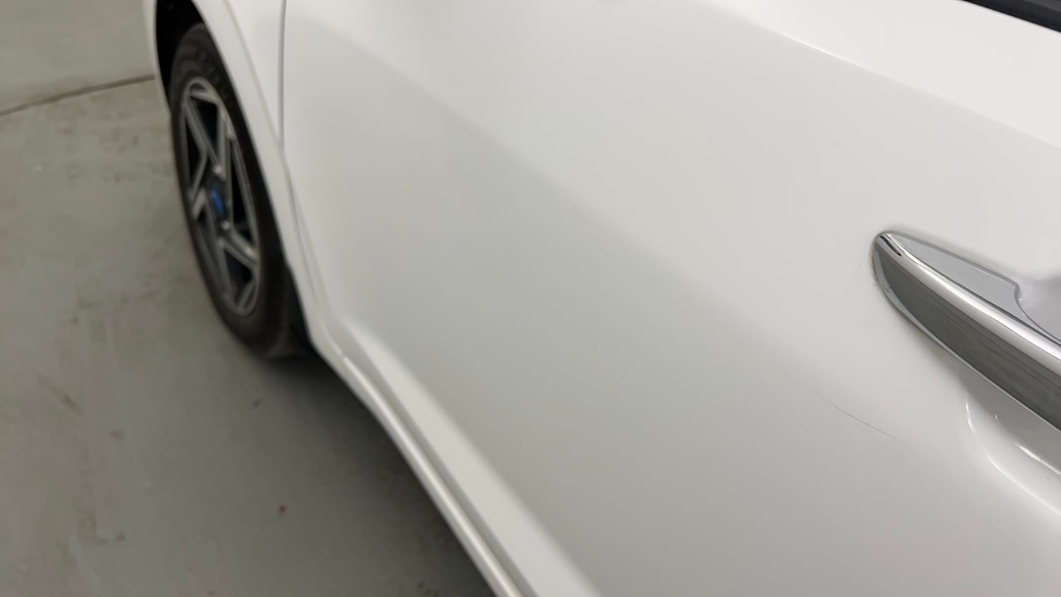 Used 2024 Hyundai Grand i10 Nios Asta 1.2 Kappa AMT Petrol Automatic dents MINOR SCRATCH
