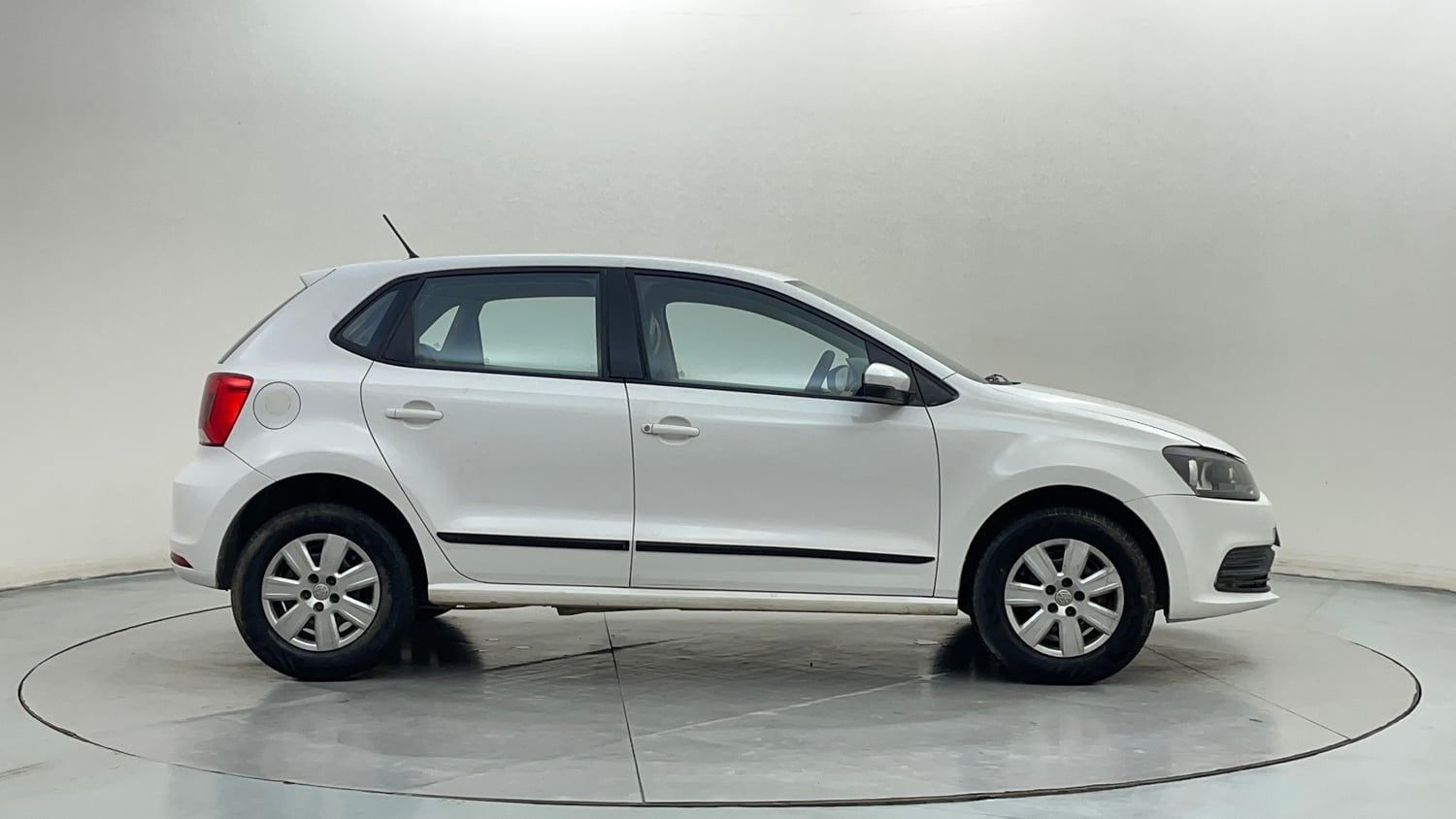 Used 2015 Volkswagen Polo Trendline 1.2L (P) Petrol Manual exterior RIGHT SIDE VIEW