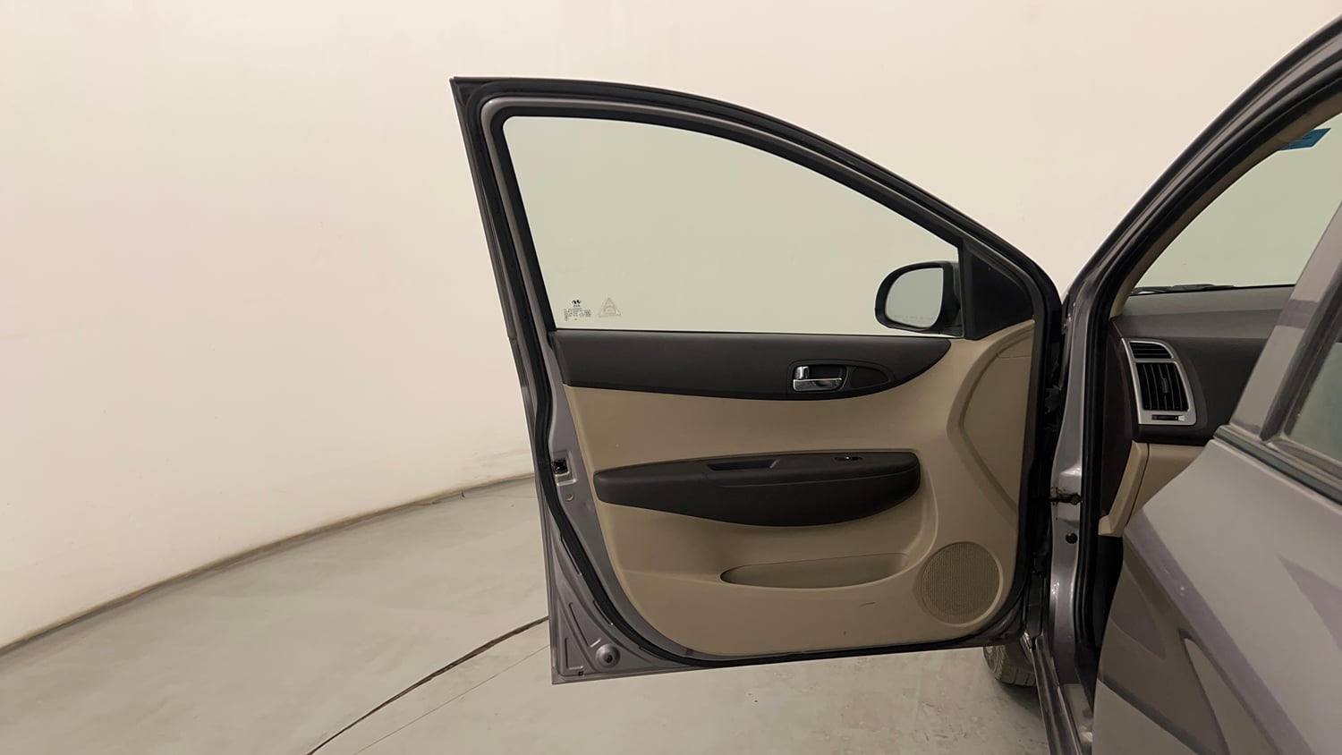 Used 2013 Hyundai i20 Magna 1.2 Petrol Manual interior LEFT FRONT DOOR OPEN VIEW