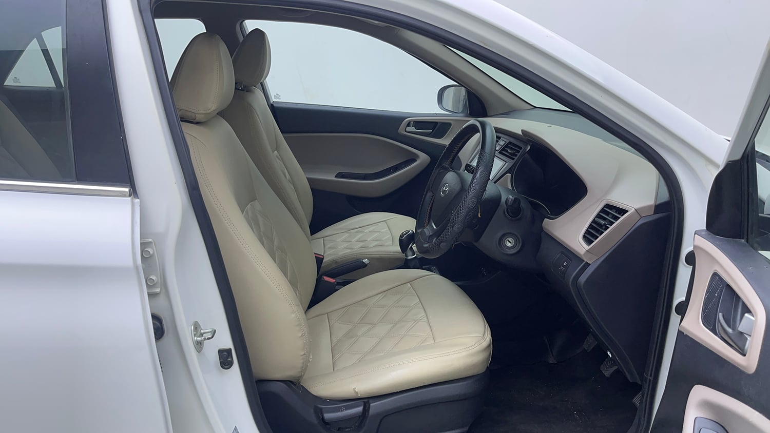 Used 2018 Hyundai Elite i20 Magna Executive 1.4 CRDI Diesel Manual interior RIGHT SIDE FRONT DOOR CABIN VIEW