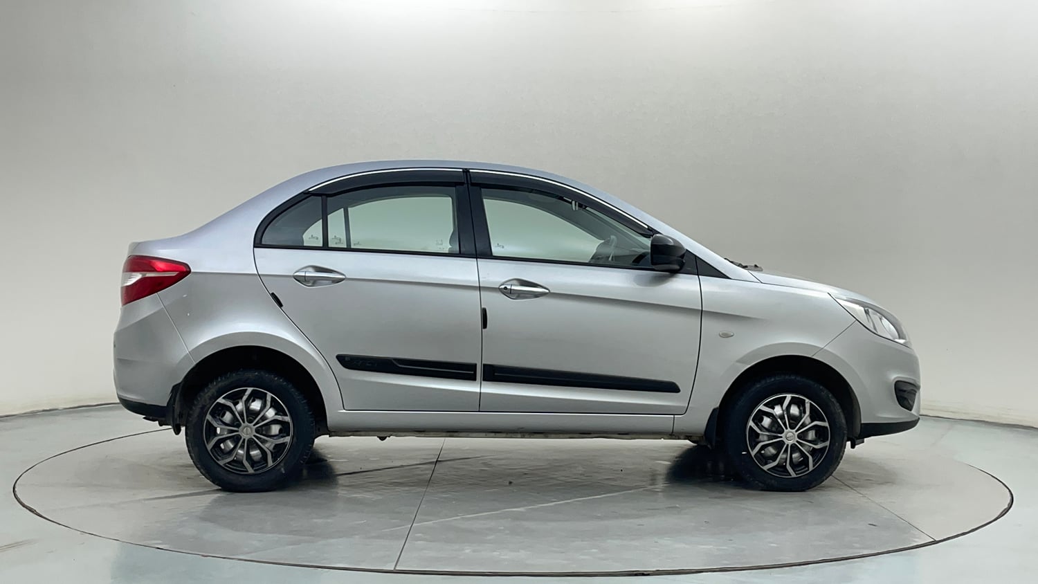 Used 2017 Tata Zest XE Petrol Petrol Manual exterior RIGHT SIDE VIEW
