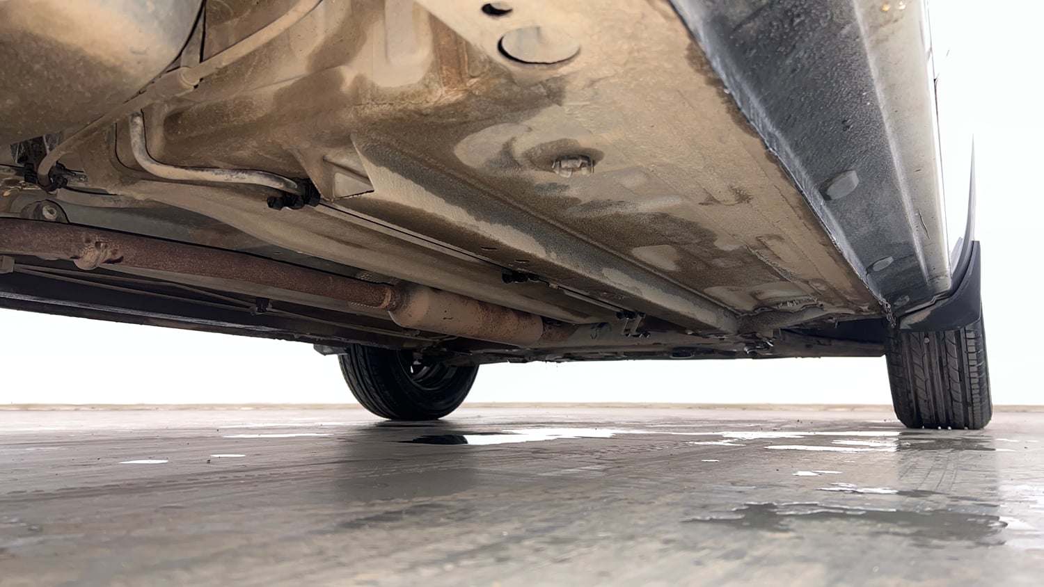 Used 2020 Renault Triber RXZ EASY-R AMT Petrol Automatic extra REAR RIGHT UNDERBODY VIEW