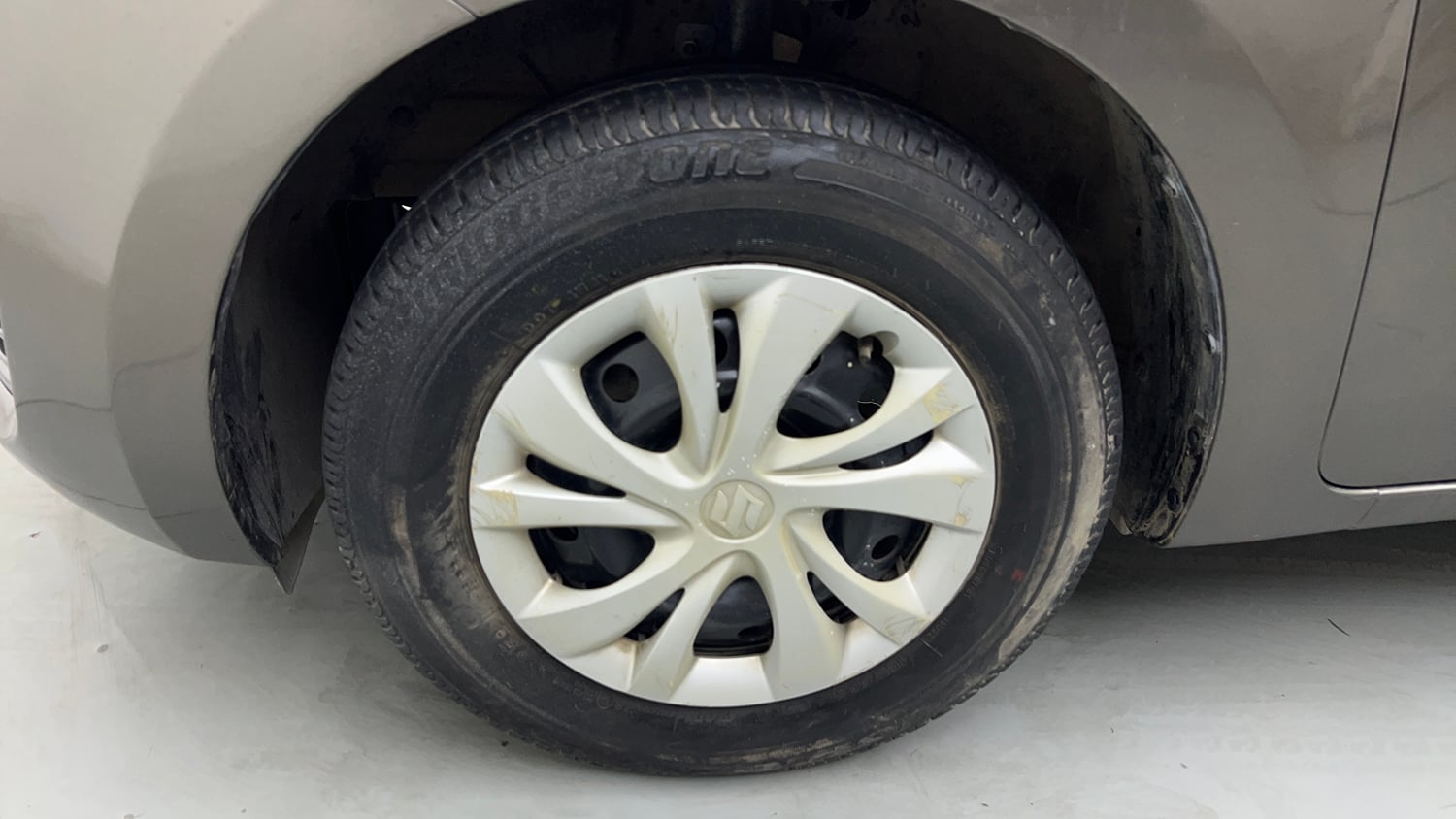 Used 2020 Maruti Suzuki Swift VXi Petrol Manual tyres LEFT FRONT TYRE RIM VIEW