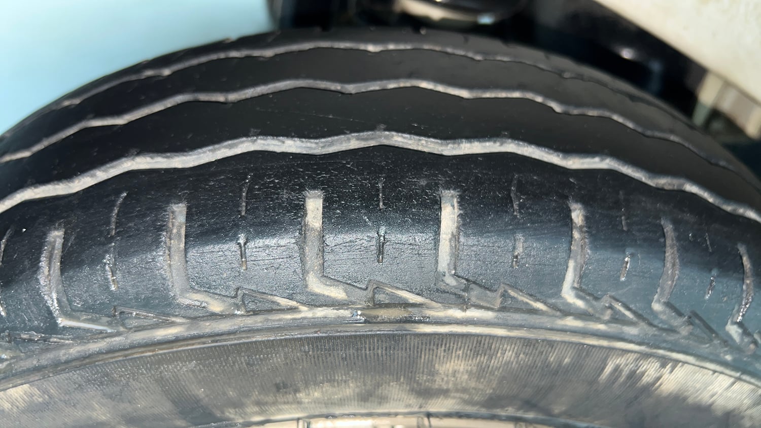 Used 2024 Maruti Suzuki Eeco 5 STR AC (O) CNG Cng Manual tyres RIGHT REAR TYRE TREAD VIEW