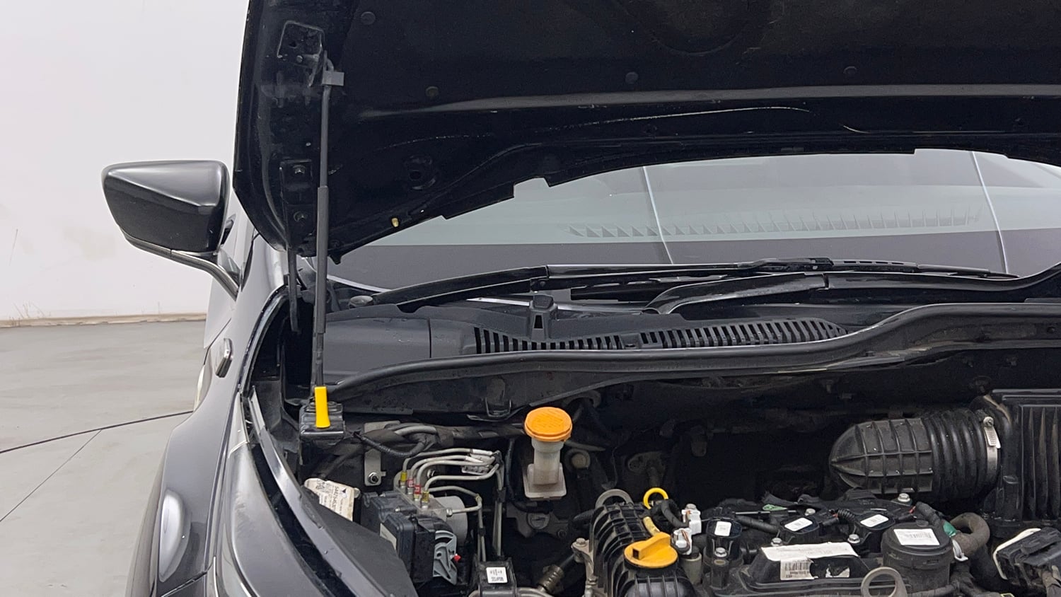 Used 2022 Tata Altroz XZ Plus Petrol Dark Edition Petrol Manual engine ENGINE RIGHT SIDE HINGE & APRON VIEW