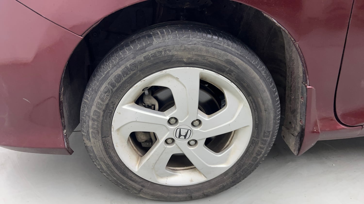 Used 2015 Honda City V Petrol Manual tyres LEFT FRONT TYRE RIM VIEW