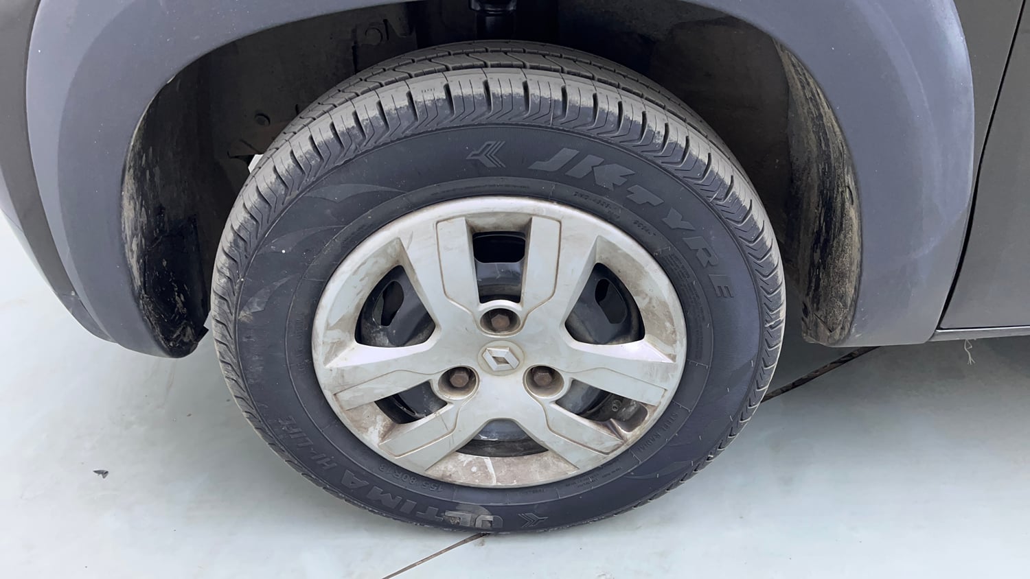 Used 2018 Renault Kwid 1.0 RXT AMT Petrol Automatic tyres LEFT FRONT TYRE RIM VIEW