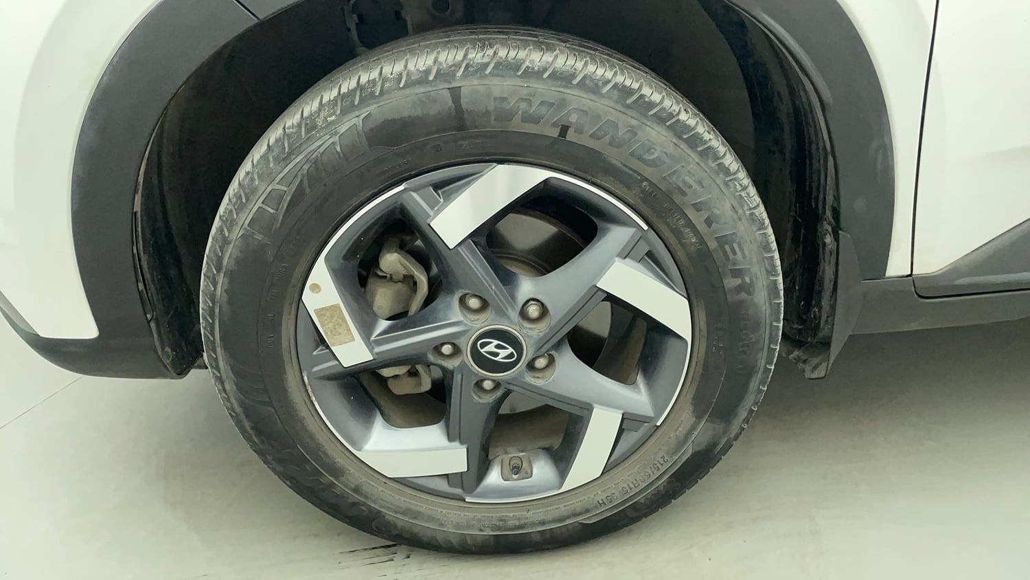 Used 2022 Hyundai Venue SX Plus 1.0 Turbo DCT Petrol Automatic tyres LEFT FRONT TYRE RIM VIEW