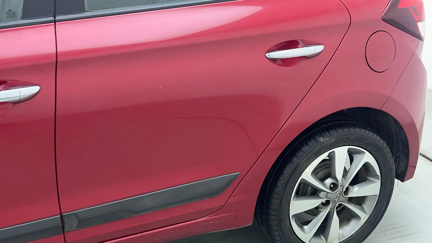 Used 2015 Hyundai Elite i20 Asta 1.2 Petrol Manual dents MINOR SCRATCH