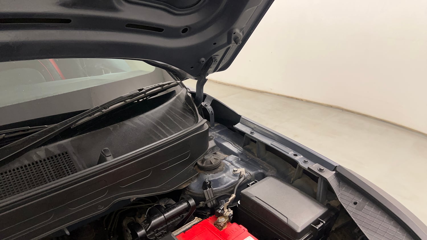 Used 2020 Hyundai Venue S 1.0 Turbo Petrol Manual engine ENGINE LEFT SIDE HINGE & APRON VIEW